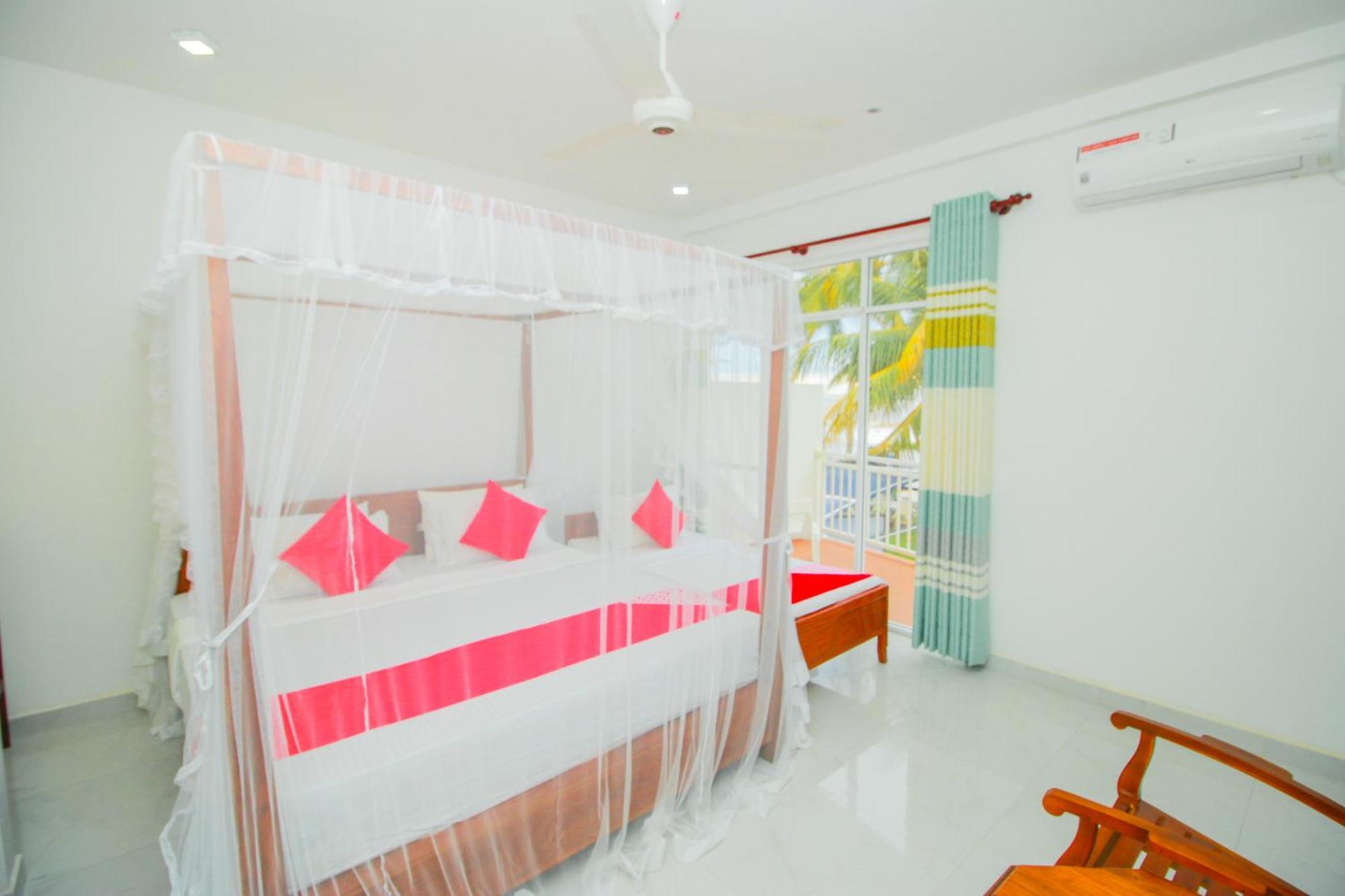 Onaro Beach View Matara Phòng bức ảnh